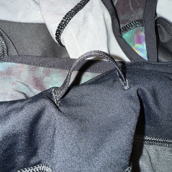 Lululemon Speed Short Curious Jungle Black Red Green Floral Size 2 Euc - Picture 6 of 12